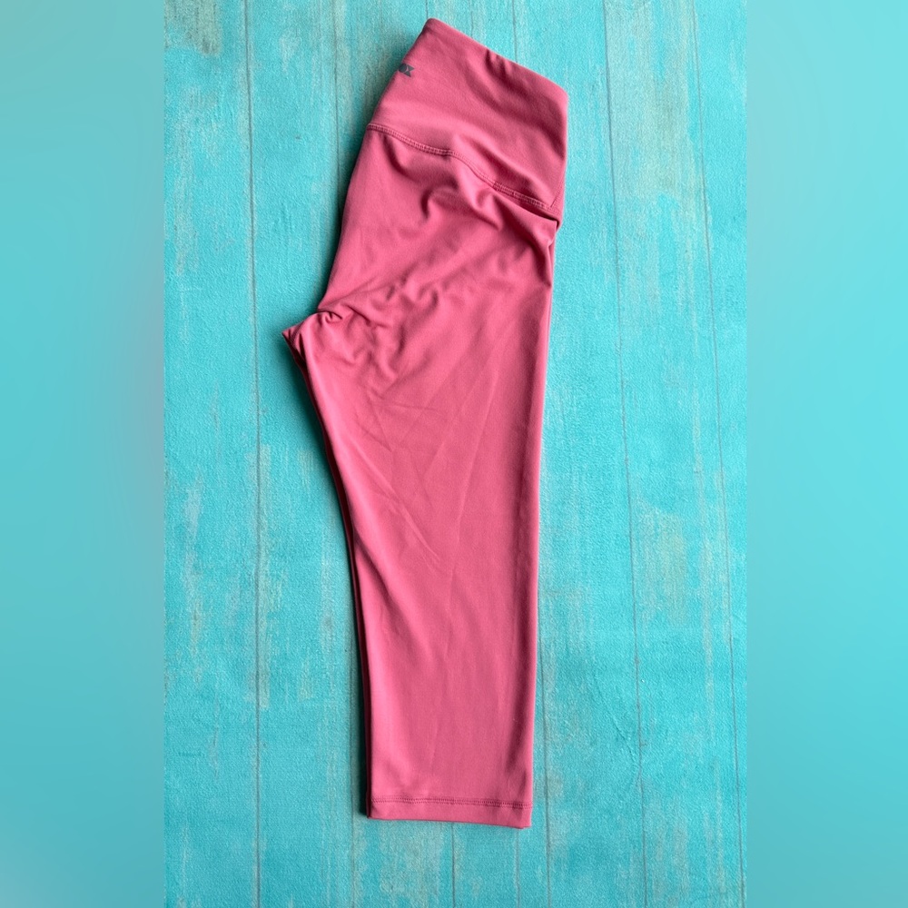 ODODOS capri legging sz: L